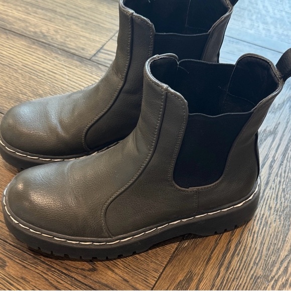 Stylish gray with white stitching ankle Boots! - Picture 1 of 4